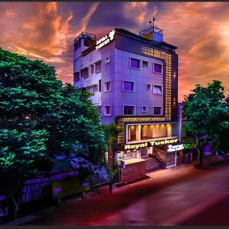 Royal Tusker Luxury Service Apartments Májszúr Kültér fotó
