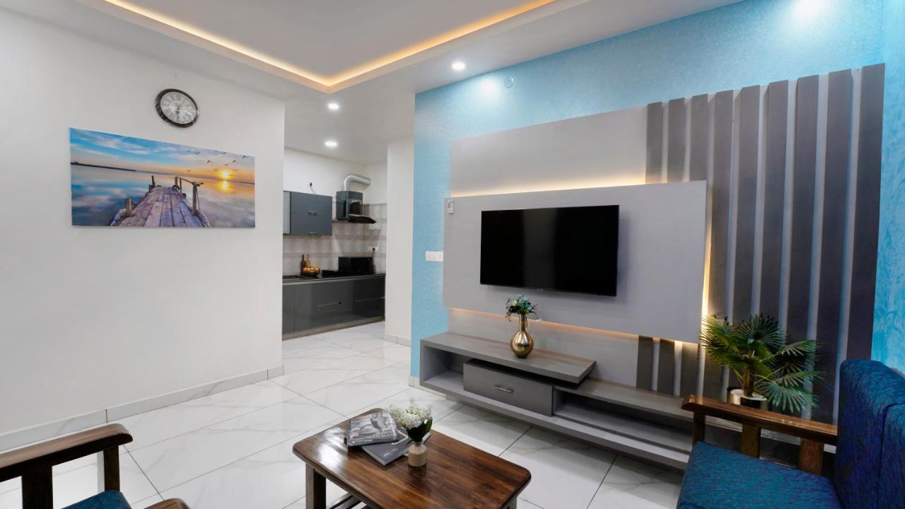 Royal Tusker Luxury Service Apartments Májszúr Kültér fotó