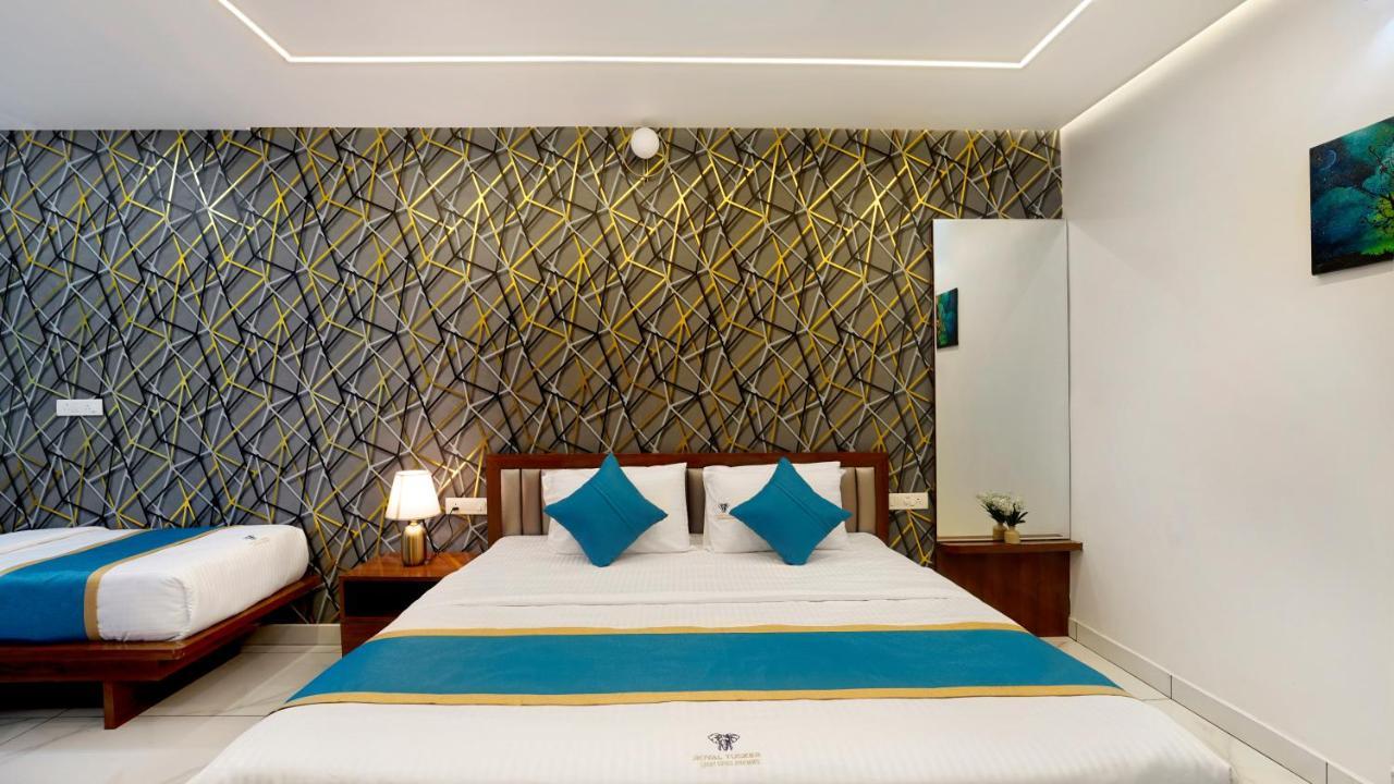 Royal Tusker Luxury Service Apartments Májszúr Kültér fotó